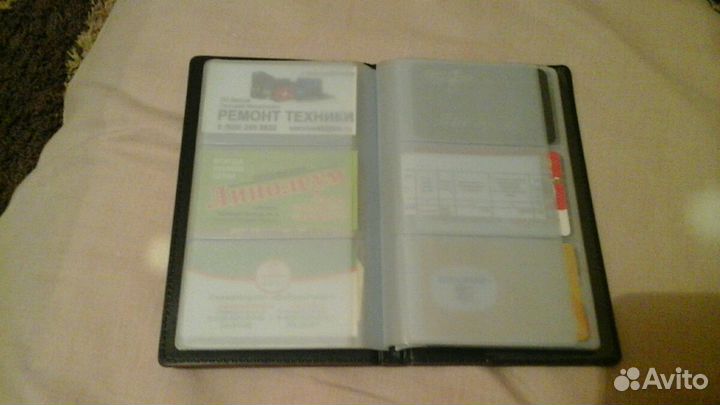 Продам визитницу в отличном состоянии.Торг