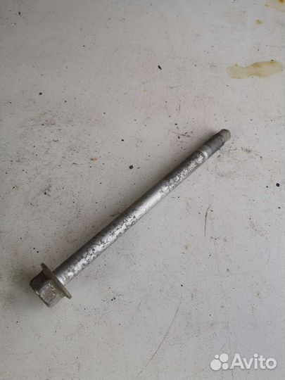 Болт амортизатора верхний солярис 1 рио 3