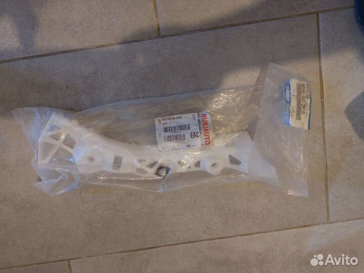 Кронштейн зад.правый. mazda