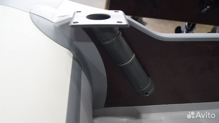 Держатель спиннинга на транец врезной лодки пвх