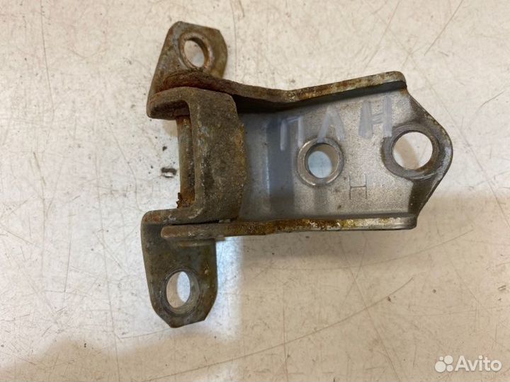 Петля двери передняя левая Mazda 6 седан GG 2.0