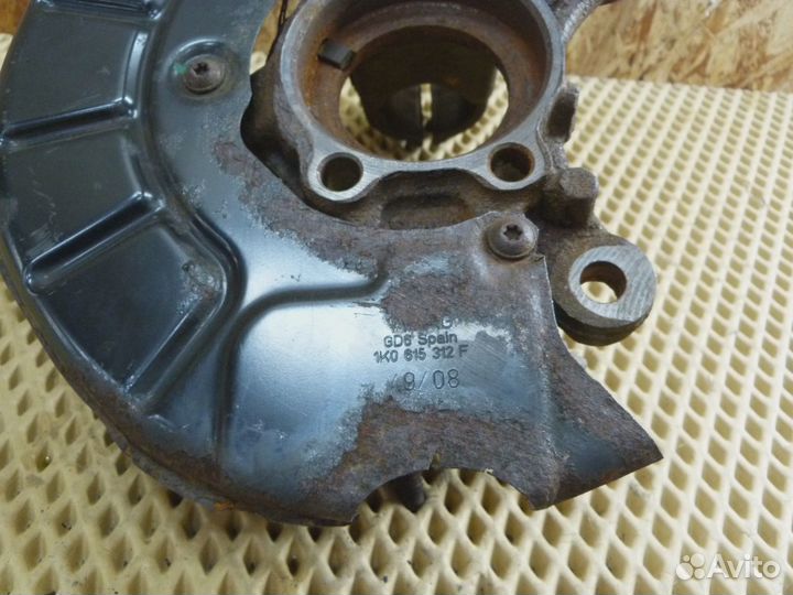 Кулак поворотный передний правый VW Scirocco 2008-2017 (1K0407256AA)