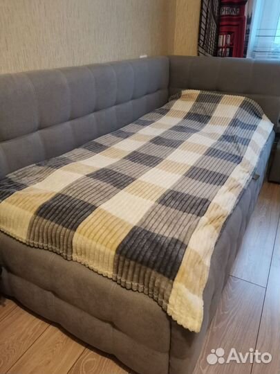 Кровать односпальная с матрасом