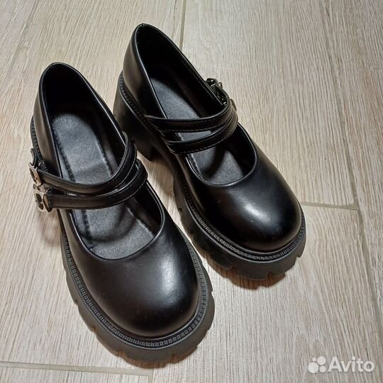 Лоферы с ремешком