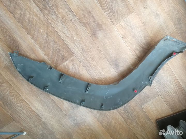 Накладка на левое переднее крыло Hilux Surf 215