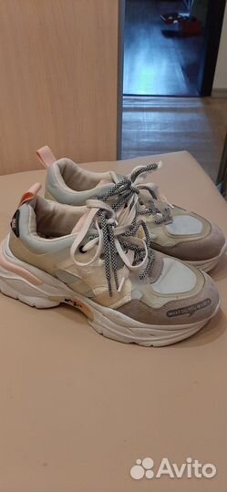 Кроссовки для девочки