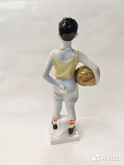 Футболист Мальчик. лфз. Фарфор. СССР