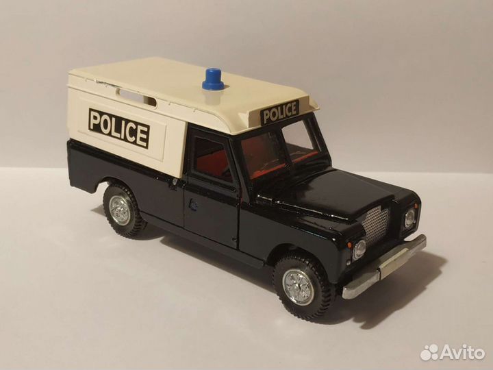 Модели Dinky toys (2шт. Ленд Ровер)