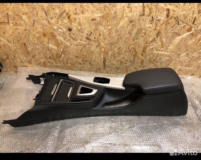 Подлокотник отBMW F30