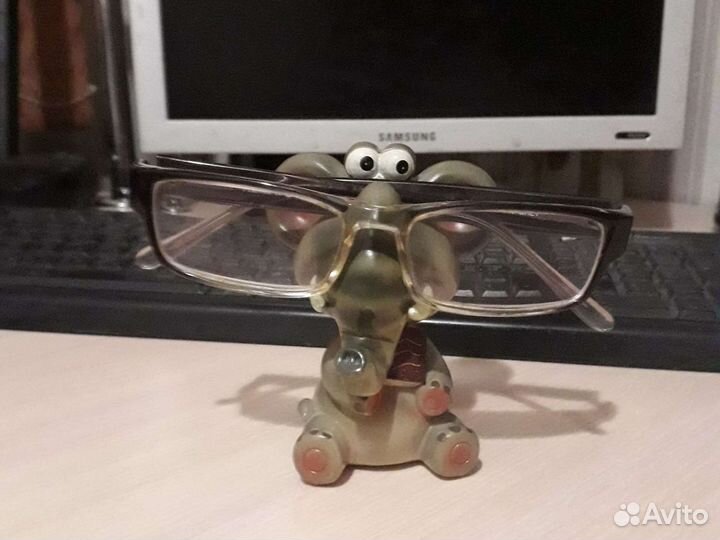 Подставка для очков