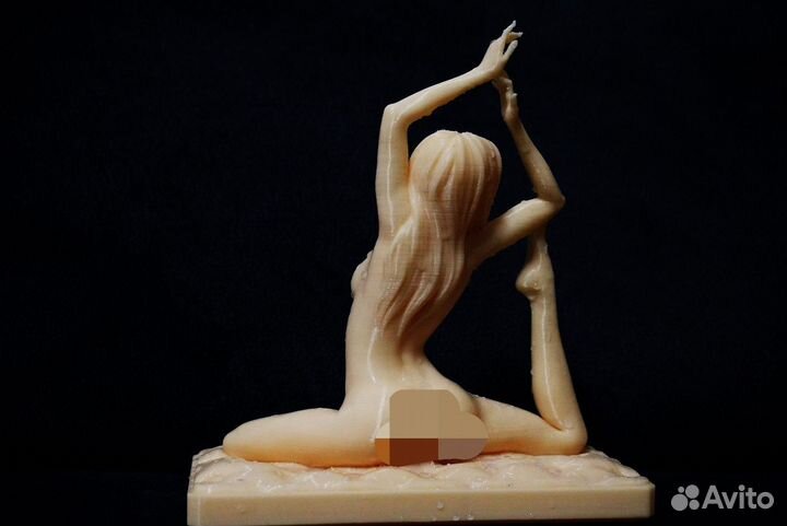 Декоративная фигурка девушки