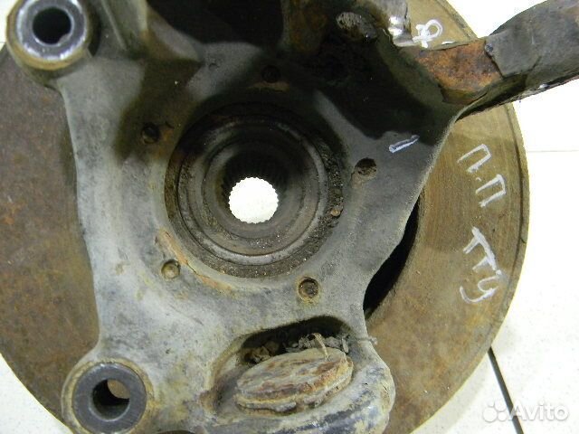 Кулак передний правый Форд