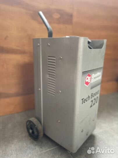 Пуско-зарядное QE Tech Boost 220 (771-435)