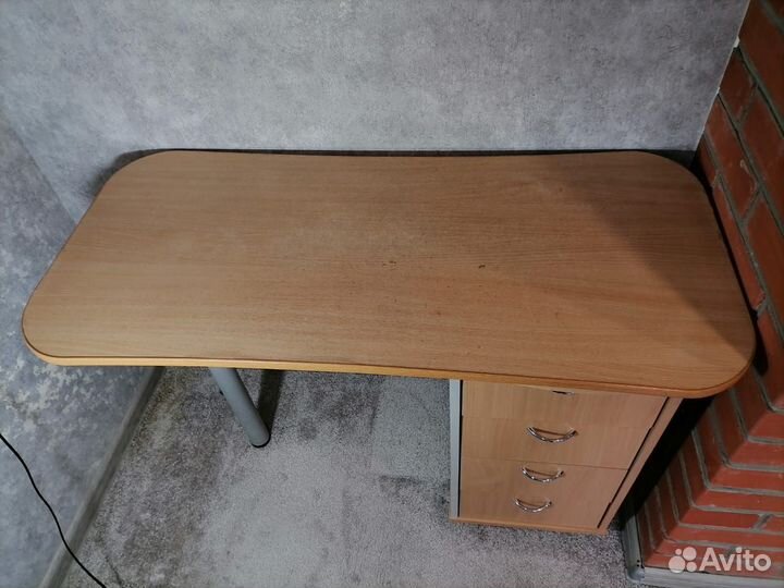 Письменный стол