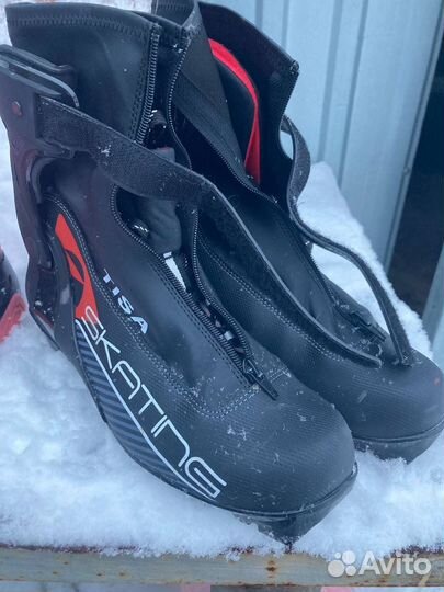 Лыжные ботинки