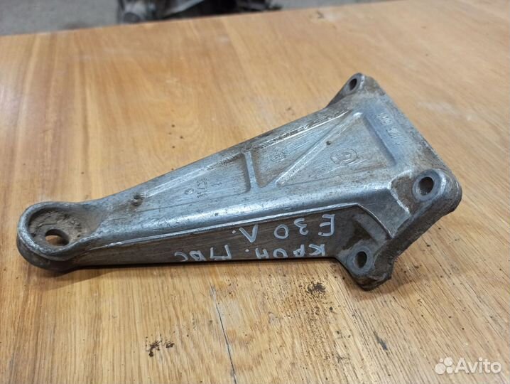 Кронштейн двигателя левый BMW E30