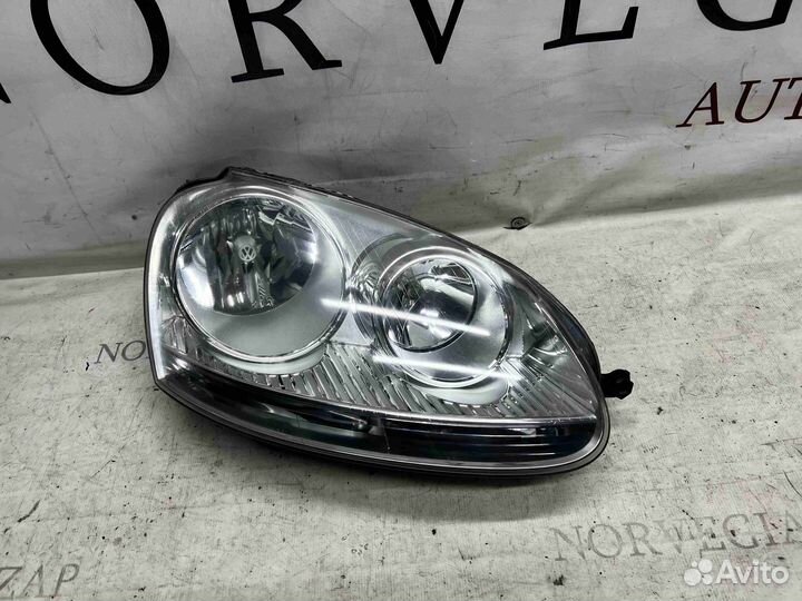 Фара правая Volkswagen Golf 5