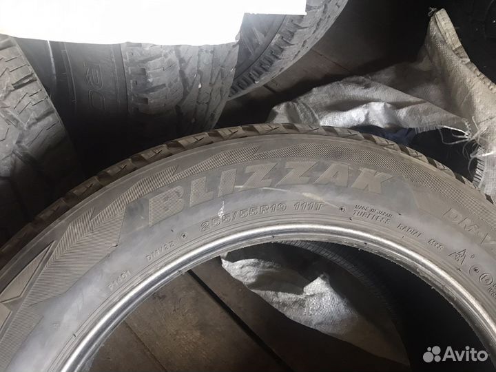 Bridgestone Blizzak DM-V2 255/55 R19