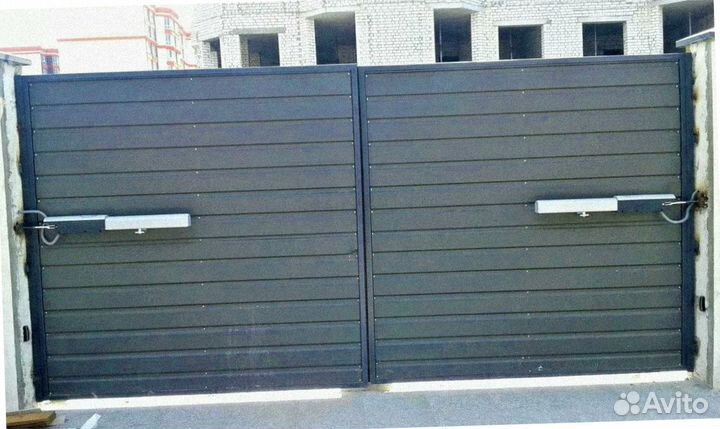 Ворота распашные в алюминиевой раме DoorHan