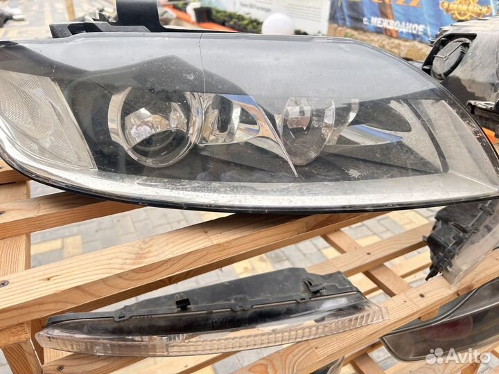 Комлект фар на Ауди Q7 (2007)
