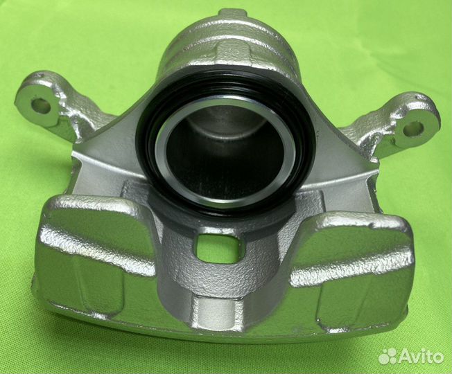 Nissan Cube тормозной суппорт