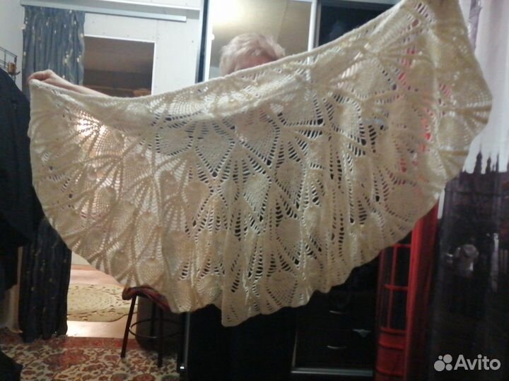 Платок шаль. Тапочки. Носки