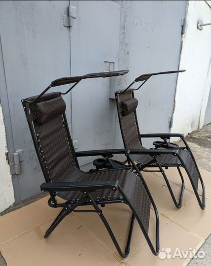 Кресло шезлонг с козырьком и подстаканником