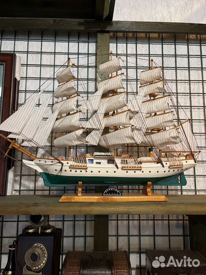 Парусник деревянный