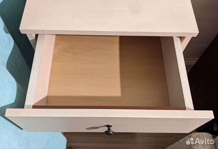 Тумба на колесах