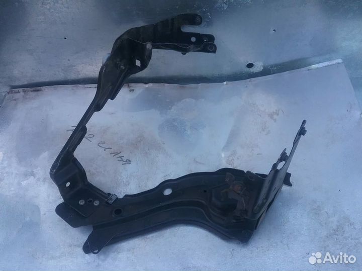 Суппорт Фары правой A211 626 06 30 Mercedes w211