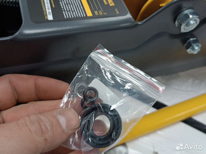 Домкрат подкатной 2 тн 135-385 мм с подушкой