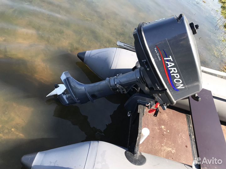 Лодка с мотором