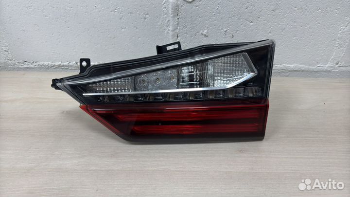 Фонарь правый в крышку Lexus Rx 4 IV