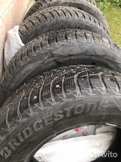 Bridgestone Blizzak Spike-02 285/60 R18 120T