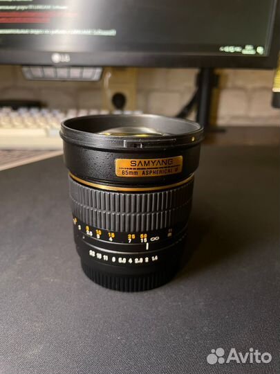 Samyang 85mm f 1.4 canon EF