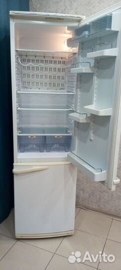 Холодильник большой