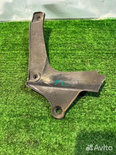 Уплотнитель крыла (3) передний левый Lexus Rx450H