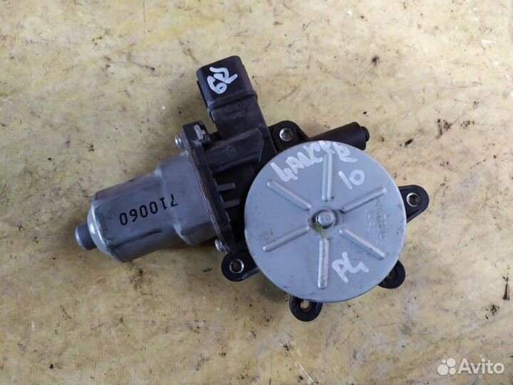 Мотор стеклоподъемника передний левый Mitsubishi