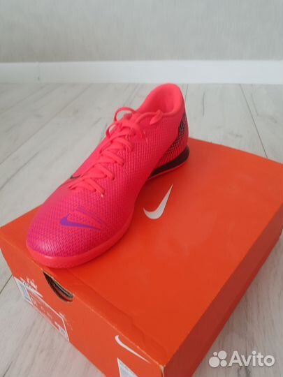 Бутсы сороконожки nike