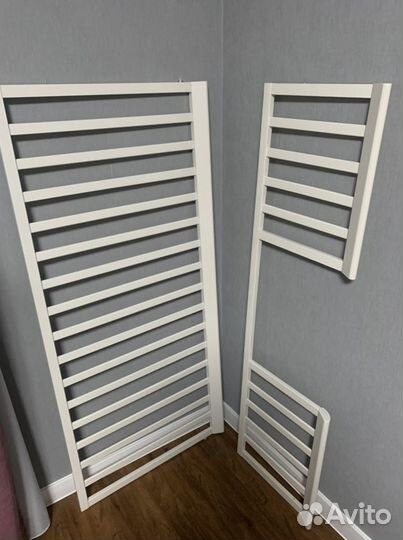 Детская кроватка с маятником и ящиком