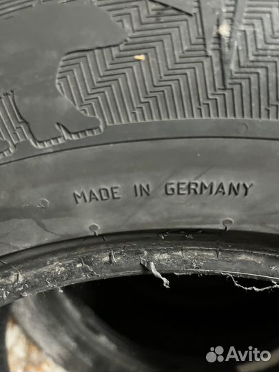 Продам комплект зимних ших 205/70/15