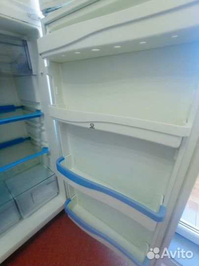 Холодильник Indesit