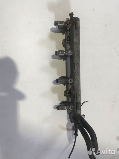 Топливная рампа и форсунками Golf 4 1.6