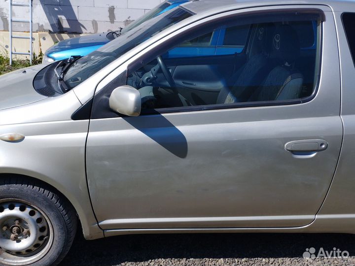 Toyota Vitz 1.0 AT, 2002, битый, 250 000 км