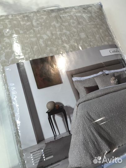 Бежевое Жаккардовое покрывало Португалия