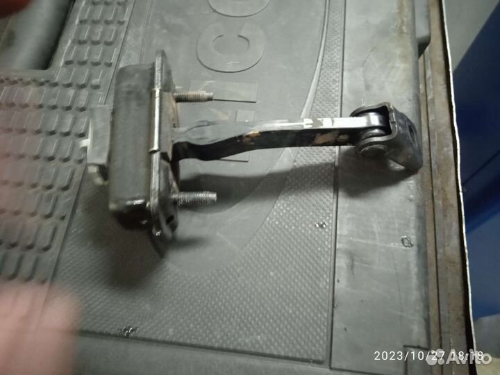 Огаранечитель задней правой двери Peugeot 207,208