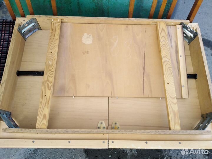 Стол и стулья