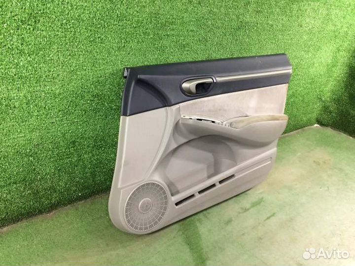 Обшивка двери передняя правая Honda Civic FD1 R18A