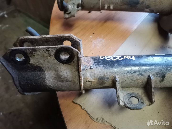 Стойка передняя Opel Vectra B