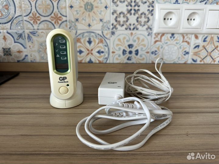 Зарядное устройство для батареек GP PB80